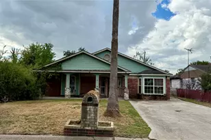 17018 Woodacre Dr, Houston, TX 77049 - Photo 1