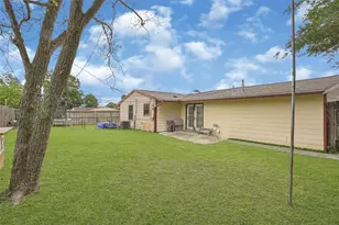 5843 Kenilwood Dr, Houston, TX 77033 - Photo 20