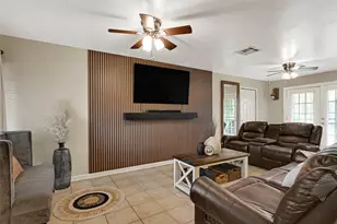 5843 Kenilwood Dr, Houston, TX 77033 - Photo 4