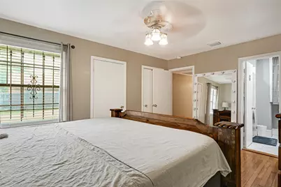 5843 Kenilwood Drive, Houston, TX 77033 - Photo 18