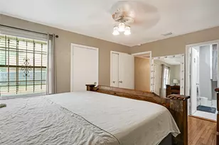 5843 Kenilwood Dr, Houston, TX 77033 - Photo 18