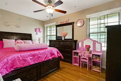 5843 Kenilwood Drive, Houston, TX 77033 - Photo 14