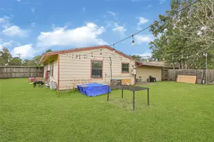 5843 Kenilwood Dr, Houston, TX 77033 - Photo 22