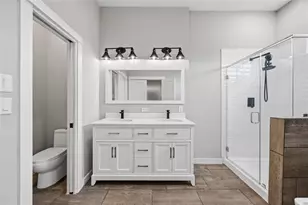 6723 Parker Oaks Ln, Houston, TX 77076 - Photo 10