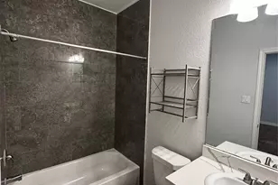 8205 Oak Knoll Ln, Houston, TX 77028 - Photo 10