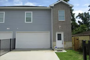 8205 Oak Knoll Ln, Houston, TX 77028 - Photo 1