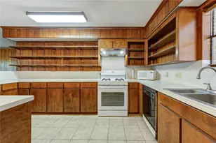 4704 1st St, Bacliff, TX 77518 - Photo 12