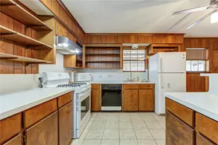 4704 1st St, Bacliff, TX 77518 - Photo 10