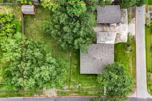 4704 1st St, Bacliff, TX 77518 - Photo 10