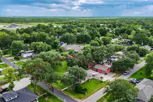 4704 1st St, Bacliff, TX 77518 - Photo 38