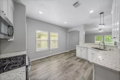 4007 Strawberry Court, Dickinson, TX 77539 - Photo 6