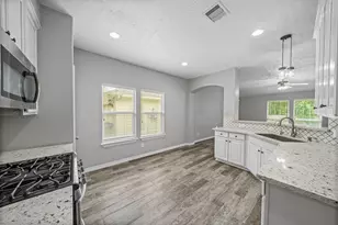 4007 Strawberry Ct, Dickinson, TX 77539 - Photo 6