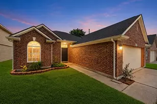 4007 Strawberry Ct, Dickinson, TX 77539 - Photo 2