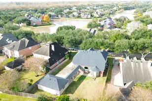 1823 Misty Oaks Ln, Sugar Land, TX 77479 - Photo 28