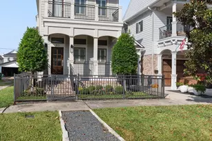 813 Ashland St, Houston, TX 77007 - Photo 2