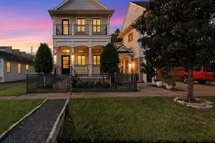 813 Ashland St, Houston, TX 77007 - Photo 1