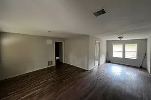 5926 Southtown St, Houston, TX 77033 - Photo 2