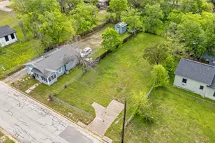 911 Hall St, Bryan, TX 77803 - Photo 1