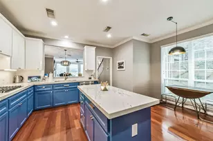 4455 Castle Ct Pl, Houston, TX 77006 - Photo 6