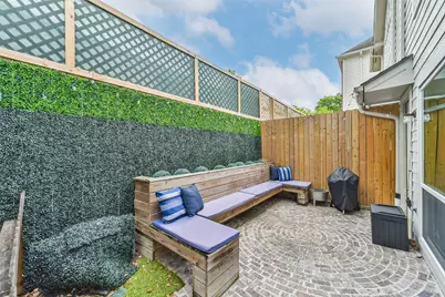 4455 Castle Court Place, Houston, TX 77006 - Photo 18