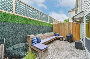 4455 Castle Ct Pl, Houston, TX 77006 - Photo 18
