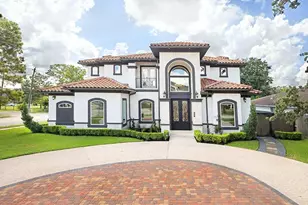 9761 Westview Dr, Houston, TX 77055 - Photo 2