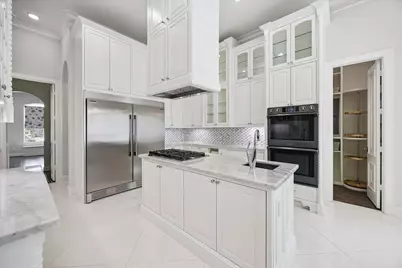 9761 Westview Drive, Houston, TX 77055 - Photo 10