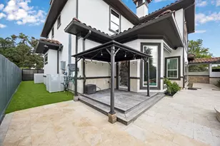 9761 Westview Dr, Houston, TX 77055 - Photo 32