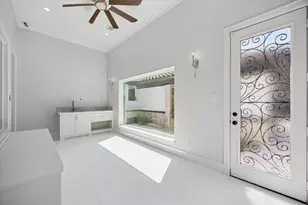 9761 Westview Dr, Houston, TX 77055 - Photo 8