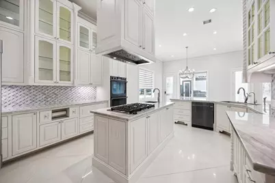 9761 Westview Drive, Houston, TX 77055 - Photo 6
