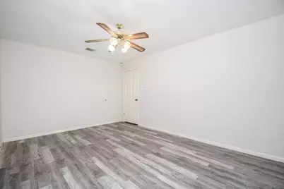 11915 N Hanworth Drive, Houston, TX 77031 - Photo 32