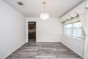 11915 N Hanworth Dr, Houston, TX 77031 - Photo 2