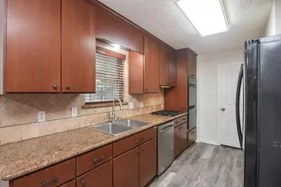 11915 N Hanworth Drive, Houston, TX 77031 - Photo 10