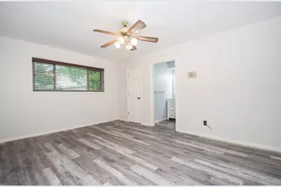 11915 N Hanworth Drive, Houston, TX 77031 - Photo 14