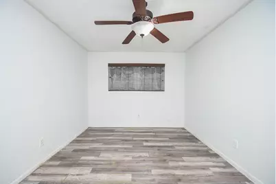 11915 N Hanworth Drive, Houston, TX 77031 - Photo 22