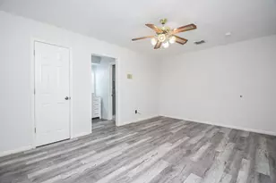11915 N Hanworth Dr, Houston, TX 77031 - Photo 16