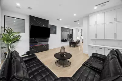 209 W 10th 1/2 Street, Houston, TX 77008 - Photo 10
