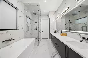 209 W 10th 1/2 St, Houston, TX 77008 - Photo 14