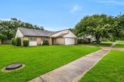 508 E Castle Harbour Drive, Friendswood, TX 77546 - Photo 2