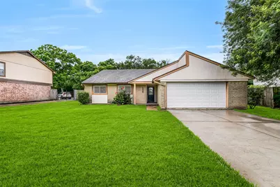 508 E Castle Harbour Drive, Friendswood, TX 77546 - Photo 1
