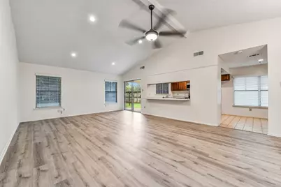 508 E Castle Harbour Drive, Friendswood, TX 77546 - Photo 4