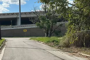 21 Taylor Ct, Houston, TX 77020 - Photo 8