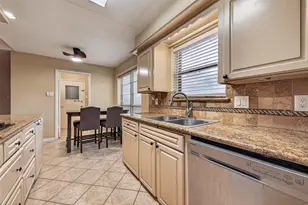 9854 Sagebark Dr, Houston, TX 77089 - Photo 16