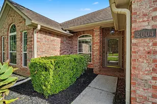 2004 Aberdeen Dr, League City, TX 77573 - Photo 2