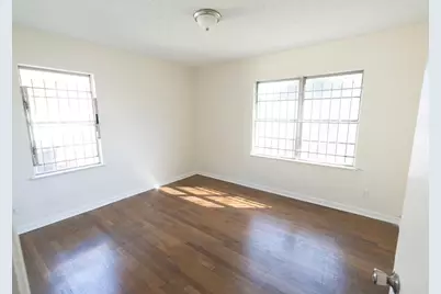 5631 Westover Street, Houston, TX 77033 - Photo 12