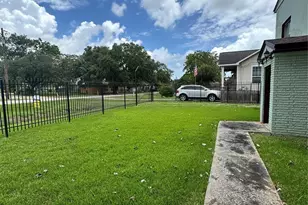 2918 46th St, Dickinson, TX 77539 - Photo 16