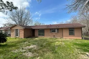 306 Tennyson St, San Leon, TX 77539 - Photo 1