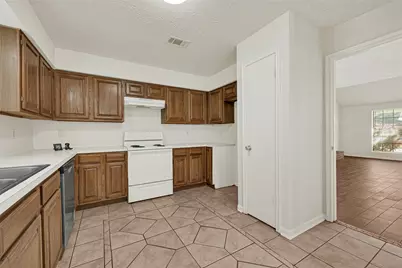 4910 Brownfields Court, Houston, TX 77066 - Photo 8