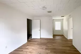 1241 Chevy Chase St, Angleton, TX 77515 - Photo 6