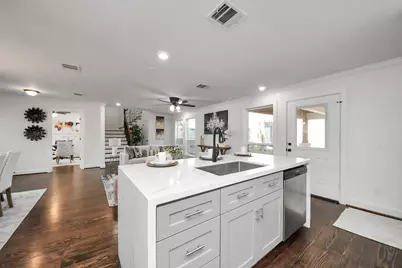 10038 Westview Drive, Houston, TX 77055 - Photo 10
